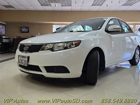 Used 2013 Kia Forte EX image 2