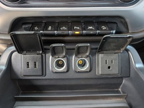 Used 2018 GMC Sierra 1500 SLT image 16