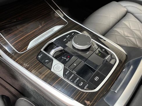 Used 2023 BMW X7 xDrive40i w/ Premium Package image 15