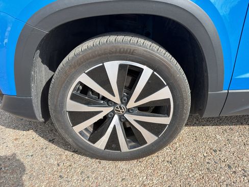 Used 2023 Volkswagen Taos SE image 3