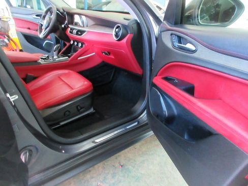 Used 2019 Alfa Romeo Stelvio Ti AWD/4WD image 23