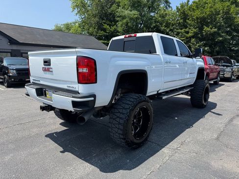 Used 2016 GMC Sierra 2500 Denali w/ Duramax Plus Package AWD/4WD image 5