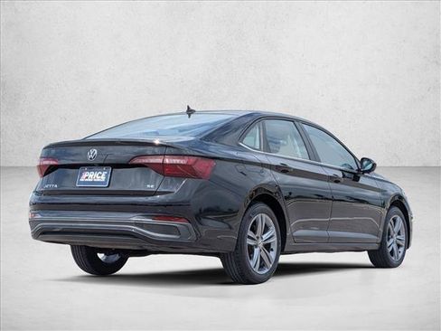 Used 2023 Volkswagen Jetta SE w/ Panoramic Sunroof Package image 5