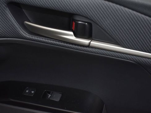 Used 2025 Toyota Camry SE image 35