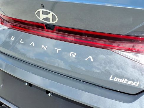 Certified 2024 Hyundai Elantra Limited image 31