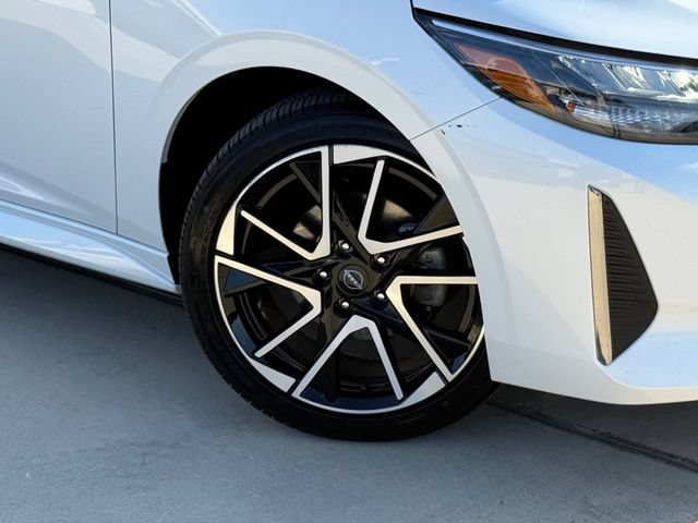 Used 2025 Nissan Sentra SR FWD image 2
