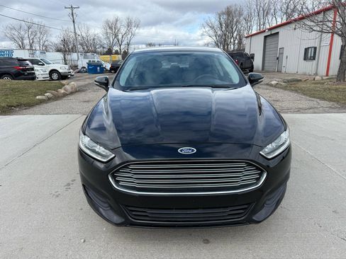 Used 2016 Ford Fusion SE image 2