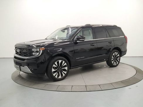 Used 2025 Ford Expedition Platinum w/ Driver's Package AWD/4WD image 4