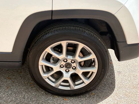 Used 2025 Jeep Compass Limited image 25