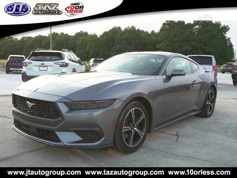 Used 2025 Ford Mustang Coupe RWD image 5