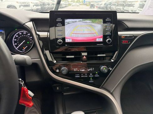 Used 2024 Toyota Camry SE w/ Cold Weather Package FWD image 11