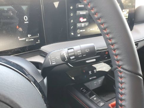 Used 2025 Nissan Kicks SR AWD/4WD image 24