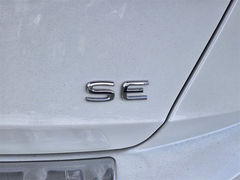 Used 2023 Volkswagen Jetta SE image 10