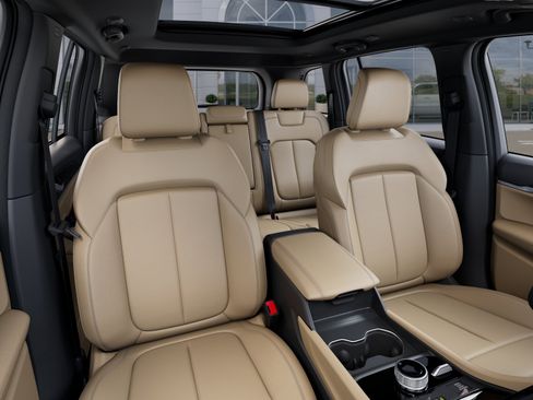 New 2025 Jeep Grand Cherokee Limited image 16