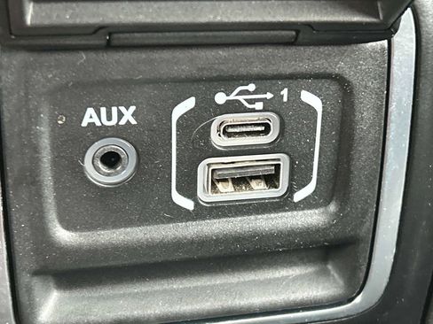 Certified 2022 Jeep Wrangler Unlimited Sahara image 36