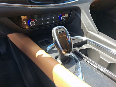 Used 2018 Buick Enclave Essence FWD image 17