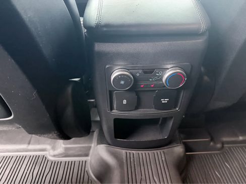 Used 2020 Ford Explorer Platinum w/ Premium Technology Package image 16