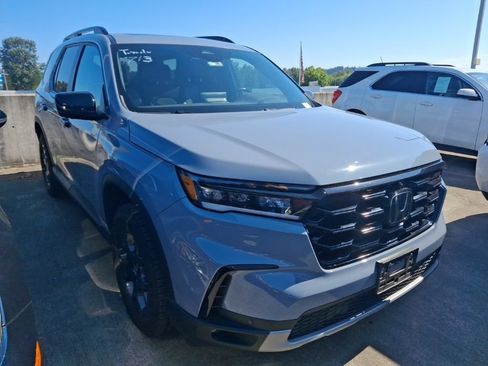 Used 2024 Honda Pilot TrailSport image 2