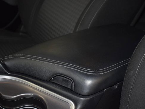 Used 2021 Dodge Challenger SXT image 36