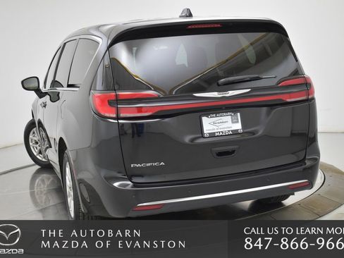 Used 2024 Chrysler Pacifica Touring-L image 8