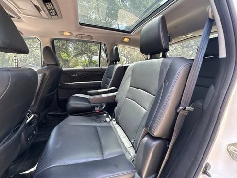 Used 2017 Honda Pilot Elite image 11