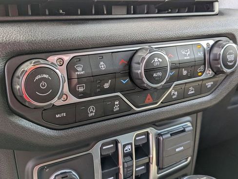 Certified 2024 Jeep Gladiator Sport AWD/4WD image 19