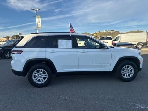 Used 2023 Jeep Grand Cherokee Laredo image 16