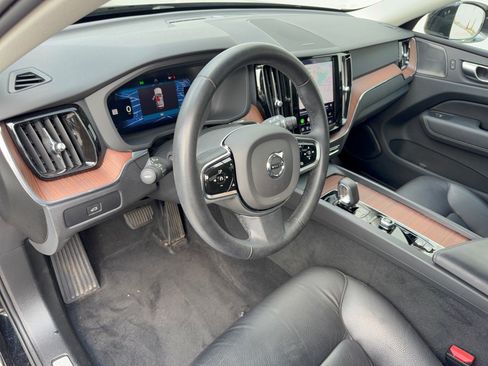 Used 2023 Volvo XC60 B5 Plus w/ Protection Package Premier FWD image 4