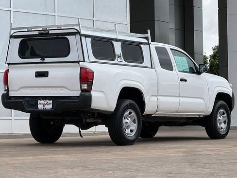 Certified 2022 Toyota Tacoma SR image 4