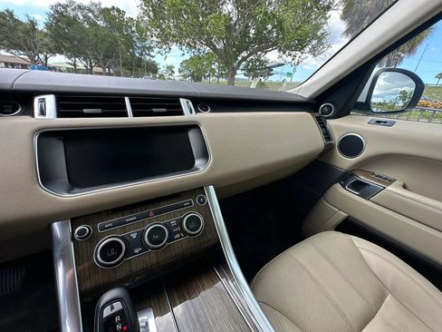 Used 2017 Land Rover Range Rover Sport SE AWD/4WD image 33