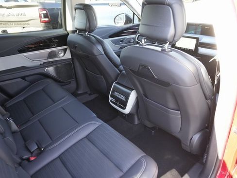 Used 2025 Lincoln Nautilus Reserve image 15