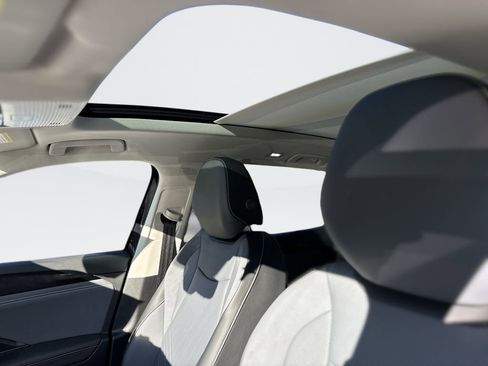 New 2026 Volkswagen Tiguan SE image 16