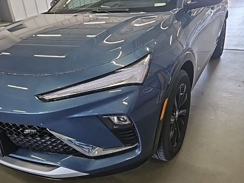 Used 2025 Buick Envista Sport Touring image 1