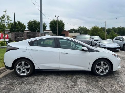 Used 2017 Chevrolet Volt LT w/ Comfort Package FWD image 2