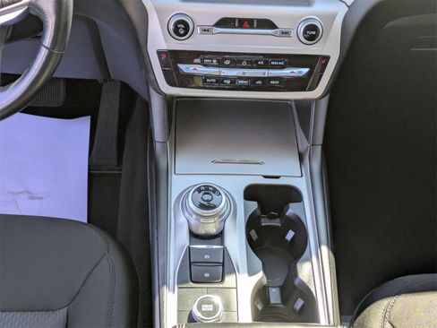 Used 2022 Ford Explorer XLT image 21