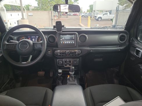 Used 2023 Jeep Gladiator Sport AWD/4WD image 13