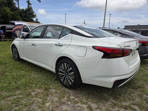 Used 2025 Nissan Altima 2.5 SV FWD image 4