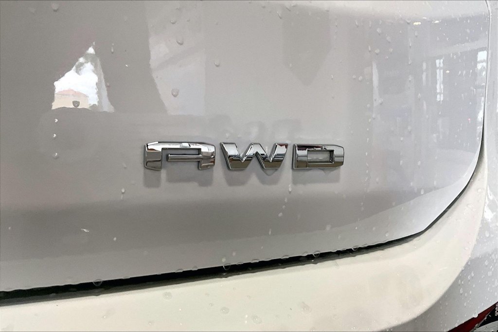 Used 2024 GMC Terrain SLT AWD/4WD image 19