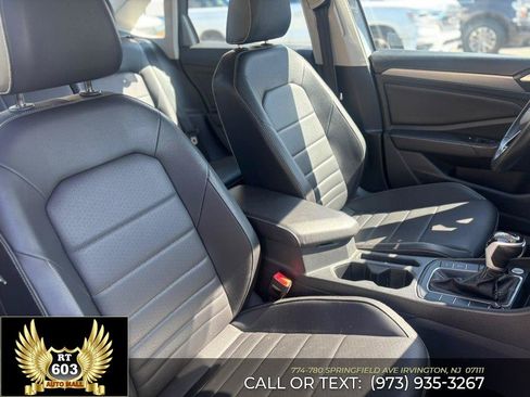 Used 2024 Volkswagen Jetta SE FWD image 11