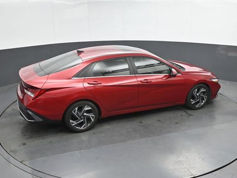 Used 2024 Hyundai Elantra Limited FWD image 31