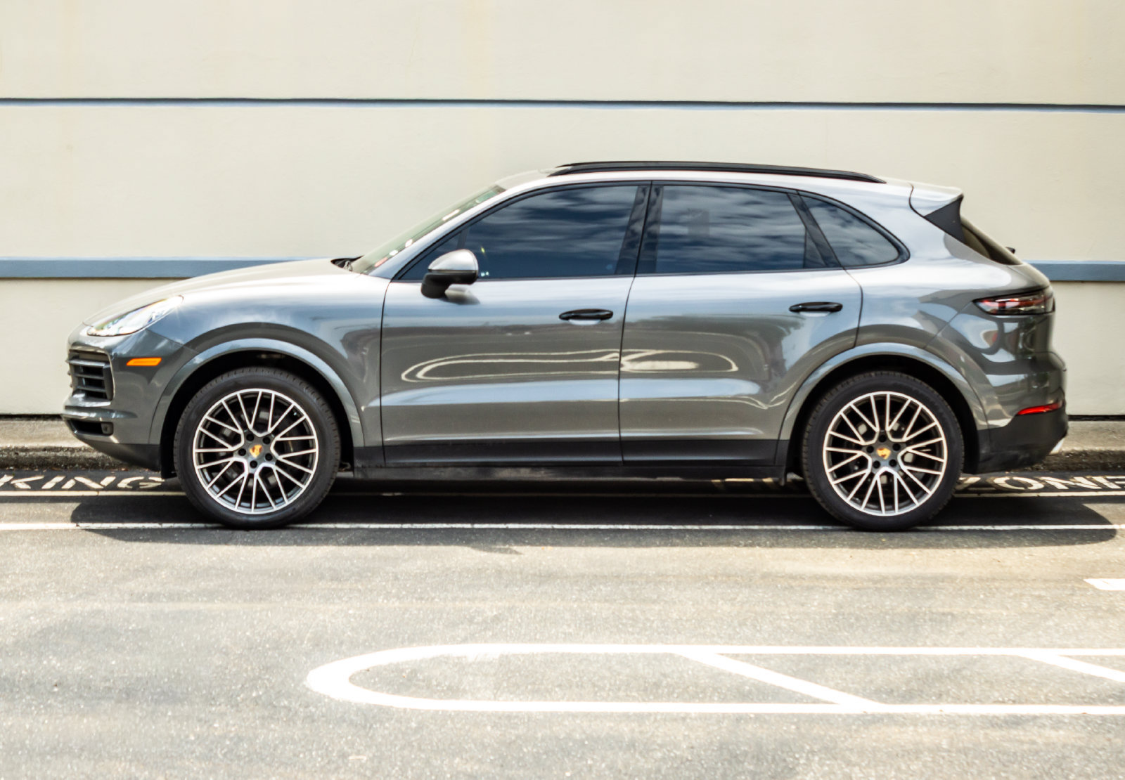 Used 2023 Porsche Cayenne AWD/4WD image 4
