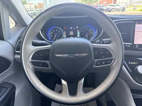Used 2021 Chrysler Pacifica Limited AWD/4WD image 82