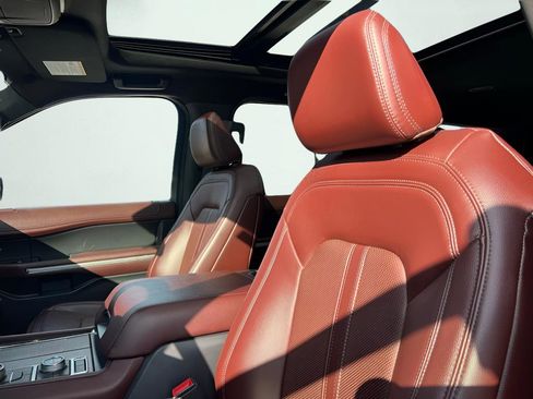 Used 2023 Ford Expedition Limited image 29