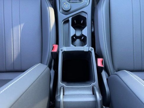 New 2024 Volkswagen Tiguan SE R-Line image 17