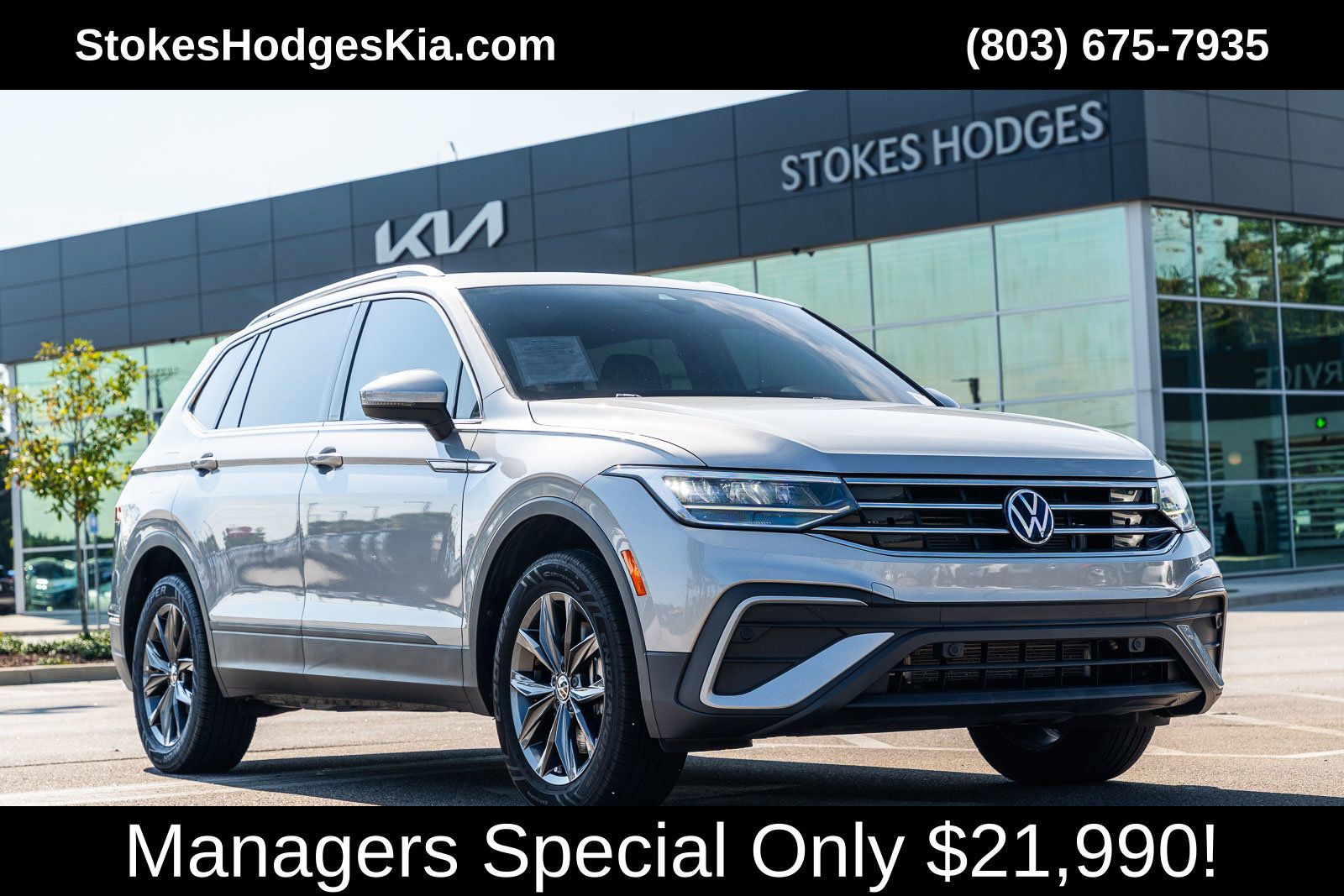 Used 2023 Volkswagen Tiguan SE w/ Panoramic Sunroof Package FWD image 1