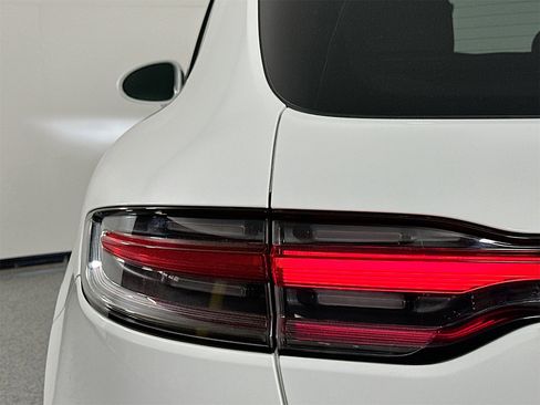Certified 2023 Porsche Macan image 16