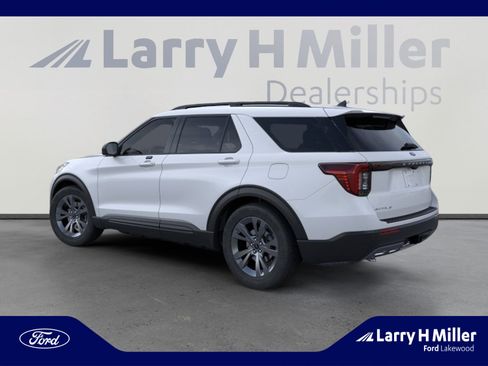 New 2026 Ford Explorer Active AWD/4WD image 4