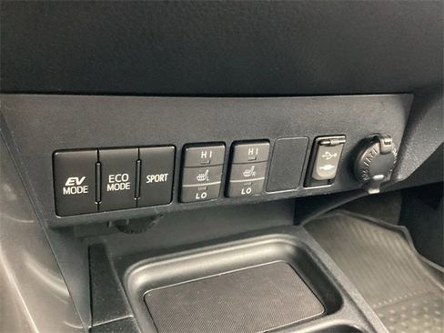 Used 2017 Toyota RAV4 SE image 22