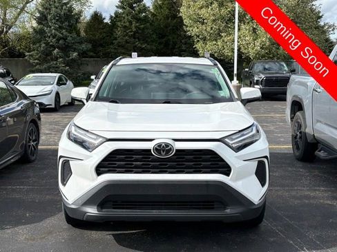 Used 2022 Toyota RAV4 XLE AWD/4WD image 2