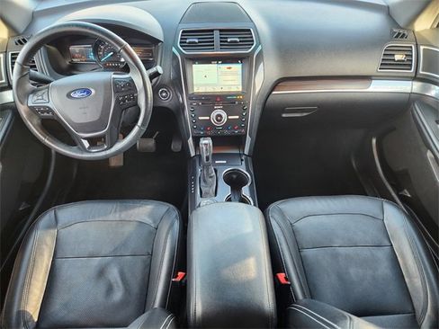 Used 2017 Ford Explorer Limited image 10